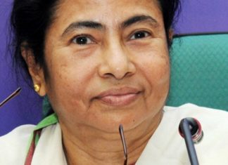 ममता ने दी मोदी के आवास के बाहर धरने पर बैठने की चेतावनी mamta threatened to sit on dharna outside modi house