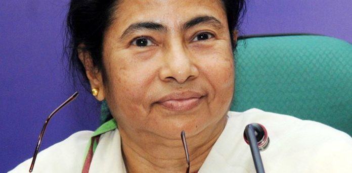 ममता ने दी मोदी के आवास के बाहर धरने पर बैठने की चेतावनी mamta threatened to sit on dharna outside modi house