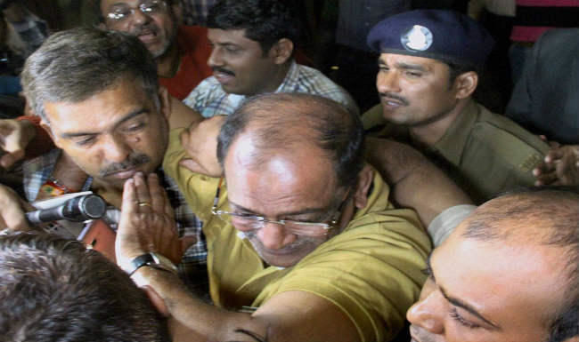 काले धन का “धन कुबेर” हुआ गिरफ्तार, 13860 करोड़ को बताया दूसरों का. gujrat realtor said 13860 not mine