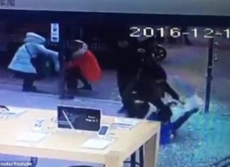 चाईनीज प्रोडक्ट्स का असली रूप आया सामने,शीशे के गिरने से बच्चा हुआ घायल।देखें विडियो। Chinese Products real truth