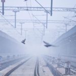 दिल्ली व आसपास के इलाको में दिखा कोहरे का कहर. रेल यातायात बुरी तरह से प्रभावित. fog havoc in Delhi and surrounding areas