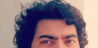 20 साल से लकड़ी बेच रहे इस आदमी की पूरी संपति के बारे में जानकर आप भी चौंक जाएंगे। wood selling milloniare