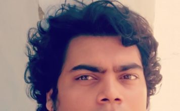 20 साल से लकड़ी बेच रहे इस आदमी की पूरी संपति के बारे में जानकर आप भी चौंक जाएंगे। wood selling milloniare