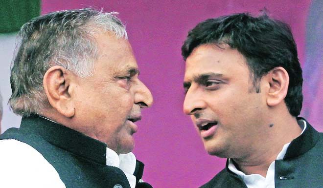 सपा में सत्ता की लडाई जारी मगर हार गया पिता पुत्र का रिश्ता. fighting continued in the SP but father son relationship is lost