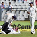 IndvsEng: मैदान पर भुवनेश्वर की थ्रो से लगी अम्पायर को चोट umpire hurt from bhuvneshwar throw