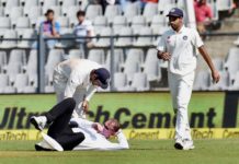 IndvsEng: मैदान पर भुवनेश्वर की थ्रो से लगी अम्पायर को चोट umpire hurt from bhuvneshwar throw