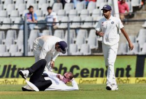 umpire hurt from bhuvneshwar throw