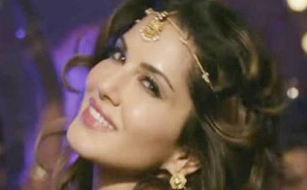 सनी लियॉन की अदाओं के साथ पूरी इंडस्ट्री में धूम मचा रहा है “लैला” गाना। Sunny Leone hit Layla song
