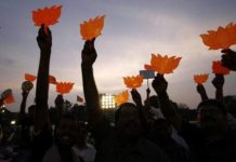 यूपी में नोटबंदी के बाद भी फीकी नहीं पडी भाजपा की चमक. BJP in UP is not lying pale glow even after Notbandi