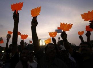 यूपी में नोटबंदी के बाद भी फीकी नहीं पडी भाजपा की चमक. BJP in UP is not lying pale glow even after Notbandi