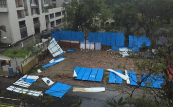 वरदा तूफ़ान से चेन्नई में 100 km की रफ़्तार से चली हवाएं . 2 लोगों की मौत Varda storm winds running at the speed of 100 km