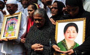 जयललिता को पड़ा दिल का दौरा, हॉस्पिटल के सामने समर्थको का जमावड़ा लगा. Jayalalithaa had a heart attack