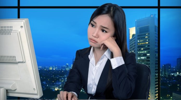 अगर आपके ऑफिस में हो रही हैं ये 4 बातें तो खतरे में हो सकती है आपकी job. if These 4 things are happening in your office, then your job may be at risk