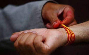 कलावा या रक्षा सूत्र क्यों बांधते हैं ? Why we tie kalava