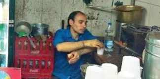 कांग्रेस के पास चाय वाले का उधार चुकाने के नहीं हैं पैसे. Congress dont have money to pay tea vendor