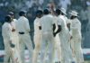 टेस्ट मैच के पहले दिन ही इंग्लैंड की आधी टीम लौटी पैवेलियन. England half team returned to pavilion on 1st day of test match