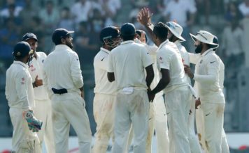 टेस्ट मैच के पहले दिन ही इंग्लैंड की आधी टीम लौटी पैवेलियन. England half team returned to pavilion on 1st day of test match