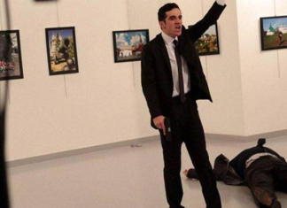 तुर्की में रूस के राजदूत की गोली मारकर हत्या की गयी. हमलावर ने सरिया के लिये लगाये नारें. Russia's ambassador in Turkey was shot dead