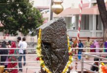 बिना छत वाला मशहूर शनि देव का मंदिर famous roofless temple of Shani Dev