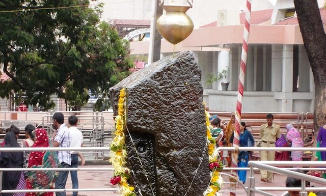 बिना छत वाला मशहूर शनि देव का मंदिर famous roofless temple of Shani Dev