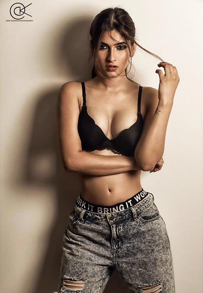 tv-actress-karishma-sharma-bold-photoshoot-pictures