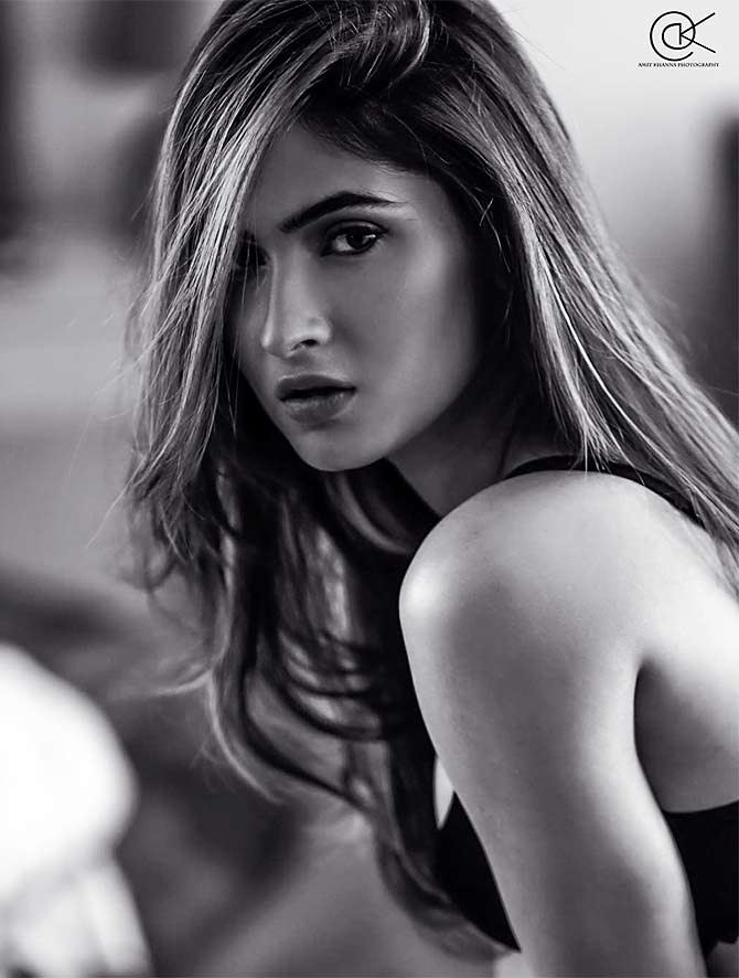 tv-actress-karishma-sharma-bold-photoshoot-pictures