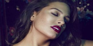 एश्ले ग्राहम की इन बोल्ड तस्वीरों ने एक बार फिर मचाई धूम Ashley Graham once again caused a splash of bold pictures