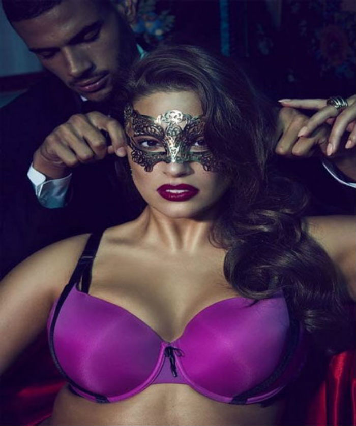 Ashley Graham once again caused a splash of bold pictures