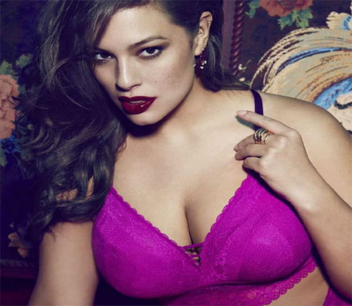 Ashley Graham once again caused a splash of bold pictures