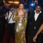 जब सिजलिंग गओंन बना मुसीबत, तो दीपिका ने कुछ इस तरह किया when sizzling dress became problem for deepika