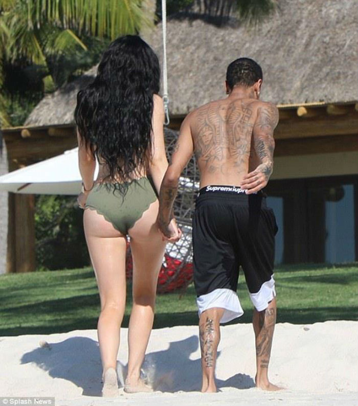  Kylie Jenner plenty of fun with her boyfriend in Mexico