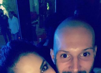 सनी लियोनी ने खास दोस्तों के साथ की पार्टी सोशल मीडिया में शेयर किया है तस्वीर Sunny Leoni party with friends shared photos on social media