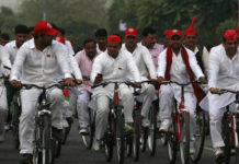 पिता या पुत्र : कौन करेगा साइकिल की सवारी Father or son who will ride bicycle