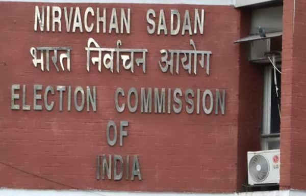 सपा के विवाद में चुनाव आयोग ने तोड़ी चुप्पी EC broke silence on SP controversy