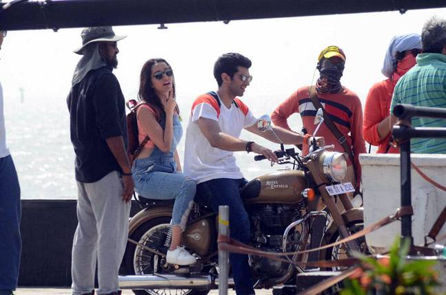 shraddha-kapoor-and-aditya-roy-kapoor-on-the-sets-of-ok-jaanu