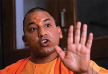 आदित्यनाथ को सीएम् उम्मीदवार ना बनाये जाने पर उनकी संस्था ने खोला बीजेपी के खिलाफ मोर्चा Adityanath's party hindu yuva vahani raised hackles for bjp