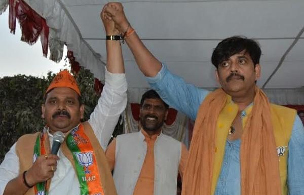 बीजेपी ज्वाइन करके काशी पहुचे भोजपुरी कलाकार रवि किशन Bhojpuri actor Ravi Kishan reached Kashi after joining the BJP