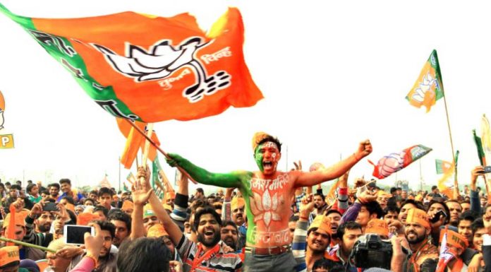 यूपी चुनाव : अपने ही गढ़ में चौतरफा घिरी बीजेपी challenges for bjp increasing in up election