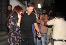 डिनर डेट पर अक्षय कुमार के साथ नज़र आईं ट्विंकल खन्ना,देखें तस्वीरें