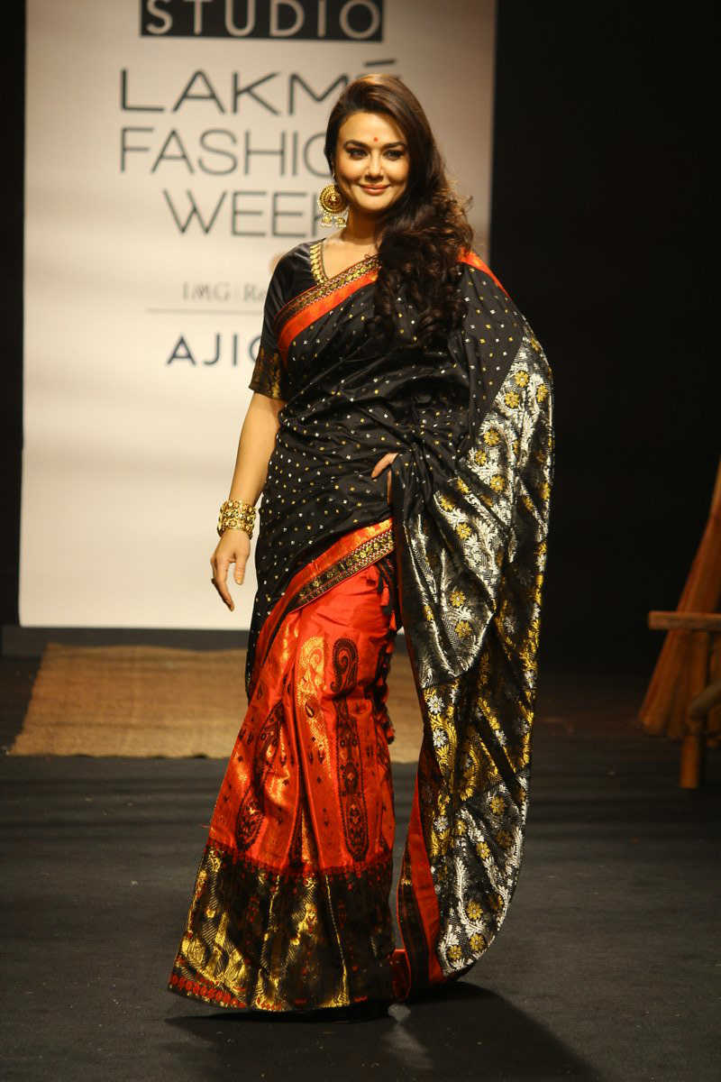 Preity Zinta walked the ramp in unique style view photos