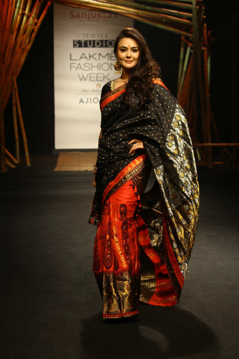 Preity Zinta walked the ramp in unique style view photos