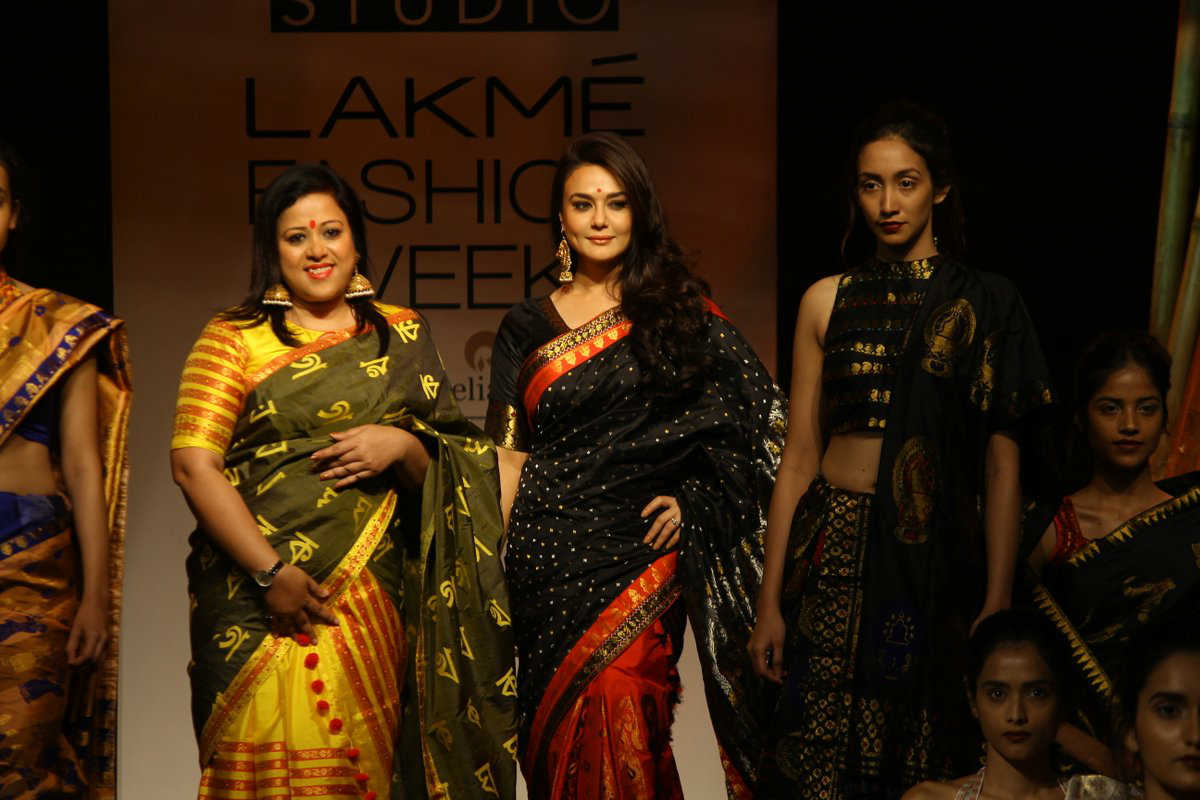 Preity Zinta walked the ramp in unique style view photos