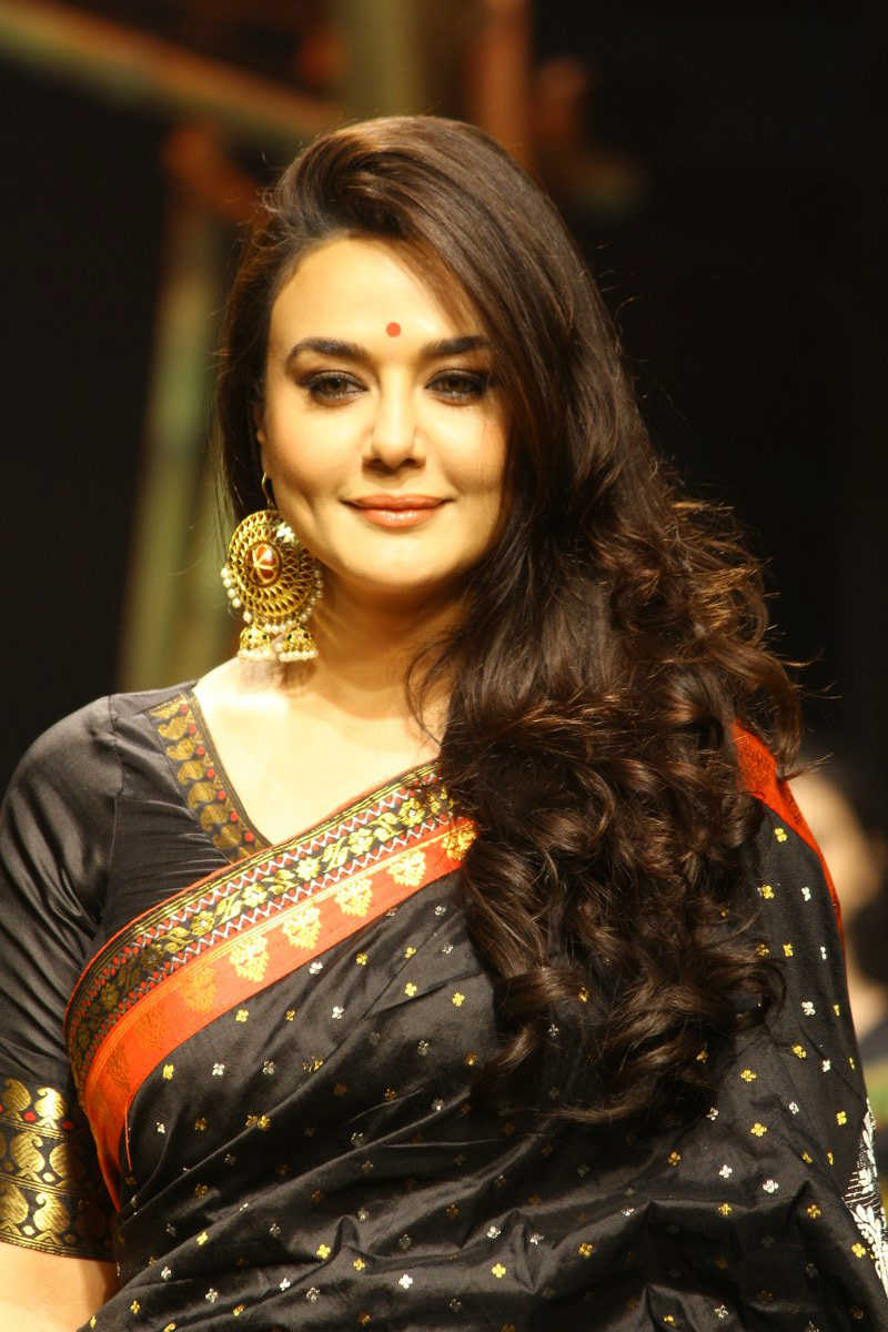 Preity Zinta walked the ramp in unique style view photos