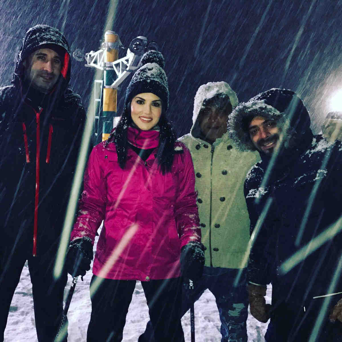 Sunny Leone came to roam in kashmir