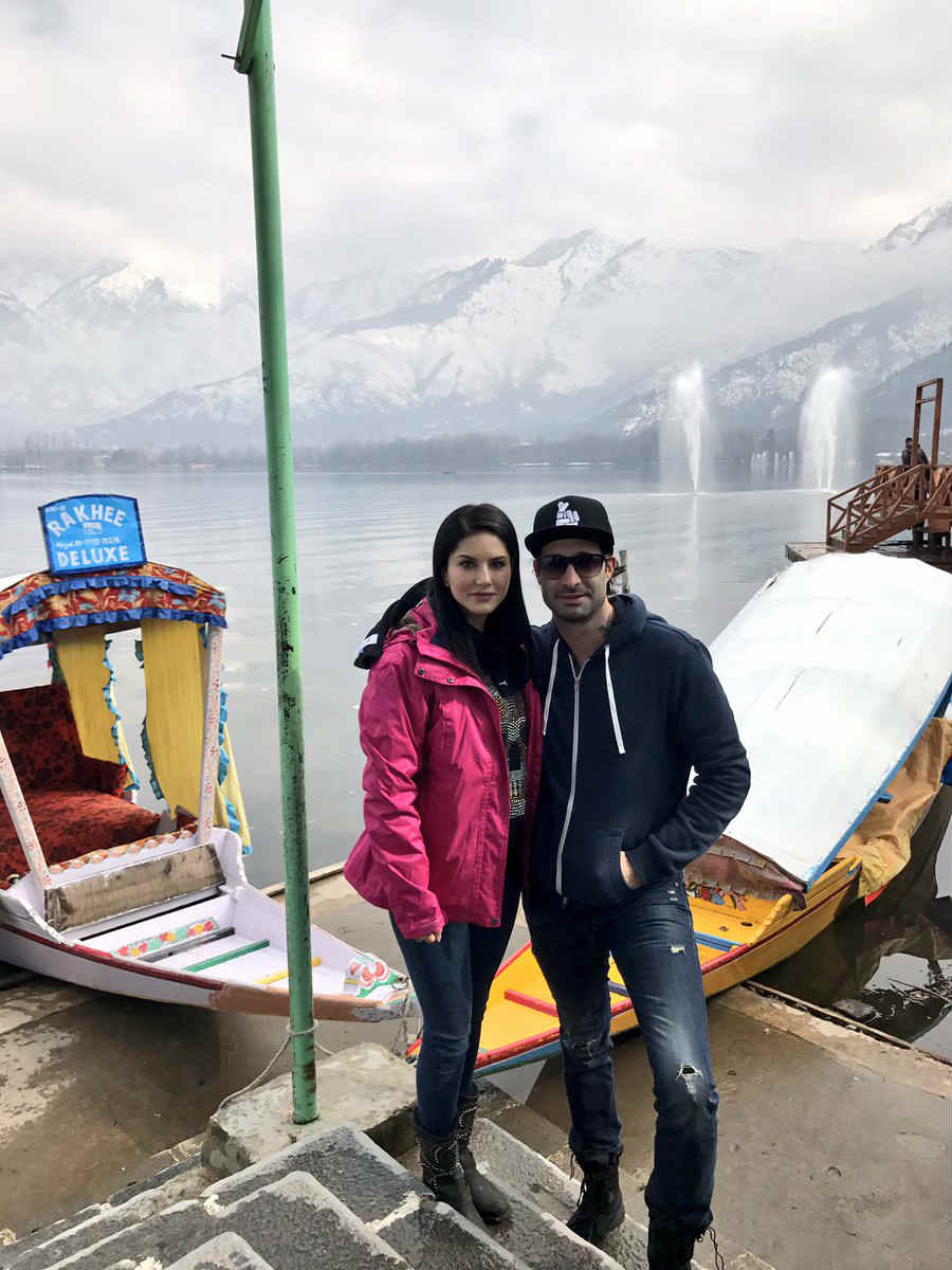 Sunny Leone came to roam in kashmir