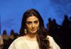 एक बार फिर रैंप पर उतरीं तब्बू, देखें तस्वीरें Tabu walked the ramp again, view photos