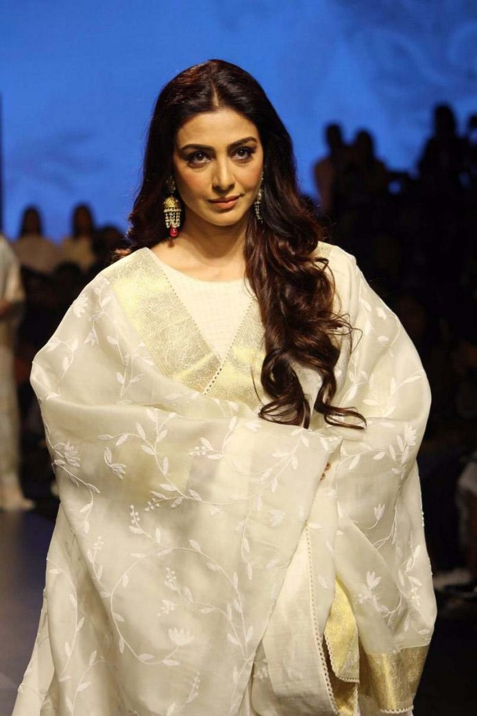 Tabu walked the ramp again, view photos