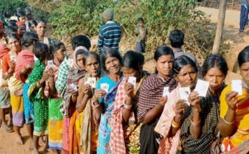 दो चरणों के चुनाव के बाद ये हैं उत्तर प्रदेश का मिजाज Uttarakhand polls: voters took part. 40 percent polling till 1 pm