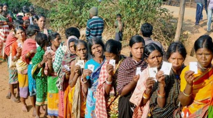 उत्तराखंड चुनाव: मतदाओं ने लिया चुनावों हिस्सा. दोपहर 1 बजे तक 40 फीसदी मतदान हुआ Uttarakhand polls: voters took part. 40 percent polling till 1 pm