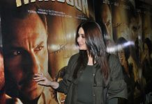 सैफ अली खान की फिल्म ‘रंगून’ की स्पेशल स्क्रीनिंग पर नज़र आईं करीना कपूर, देखें तस्वीरें Kareena Kapoor appeared at Saif Ali Khan's 'Rangoon' at a special screening